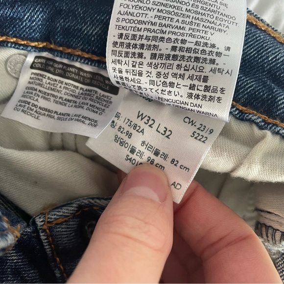 LEVIS Jeans - Mint Condition - 32 Waist and Length - Picture 2 of 3